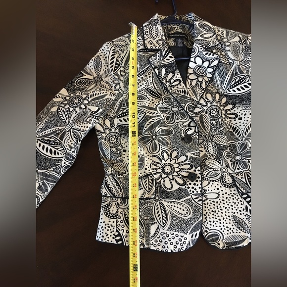 Norton McNaughton-Size 10-Black and White Lined Floral Blazer- - Picture 8 of 16